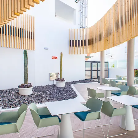Taimar Hotell 4*