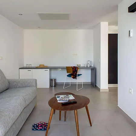 Taimar Hotel 4*
